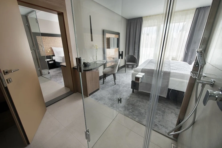 1 Bedroom Standard Triple Family room