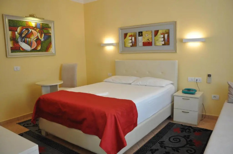 Pik Loti Hotel