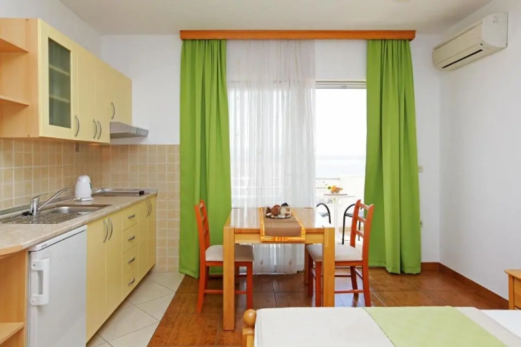 Studio with balcony and with sea view