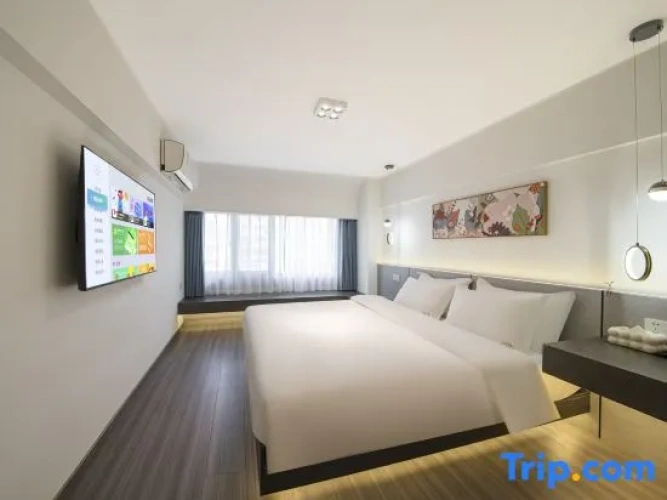Deluxe Double room with city view