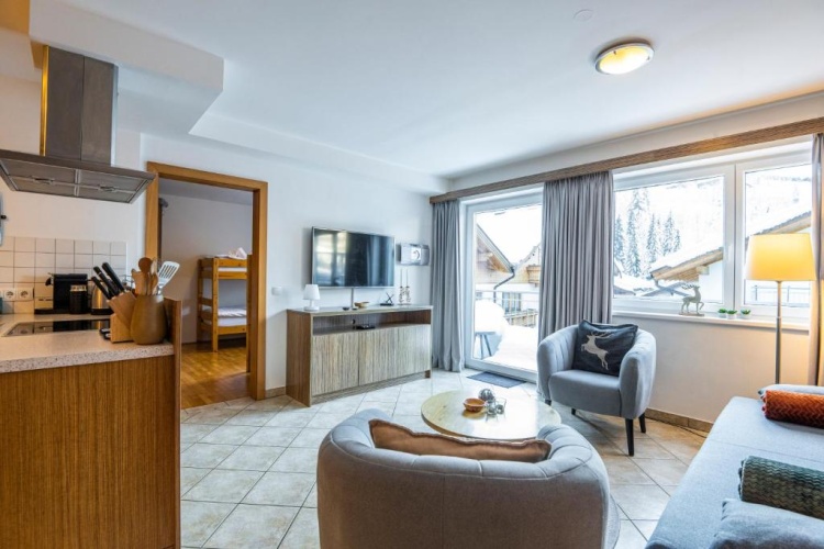 3 Bedrooms Apartment