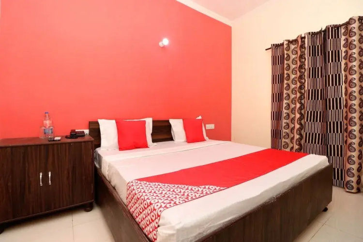 OYO 27670 Ts Hotel