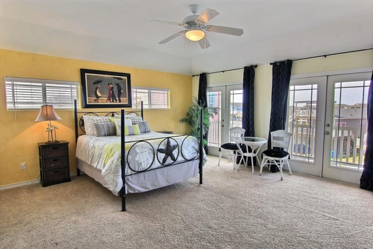 4 Bedrooms Cottage
