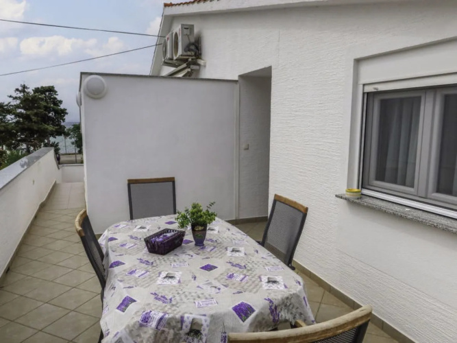 Apartment Mira Vir