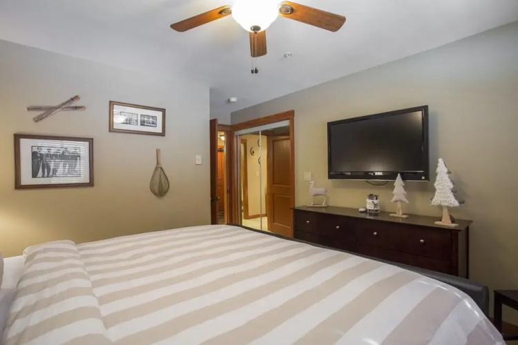 1310 - One Bedroom + Den Standard Eagle Springs West 1 Condo by RedAwning