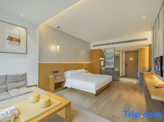 2 Bedrooms Standard Double Family room with mountain view