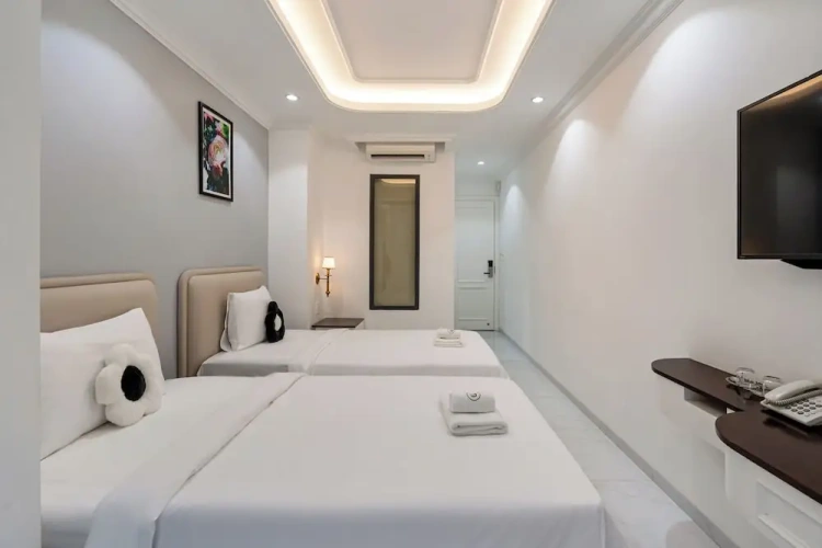 Superior Twin Basement room