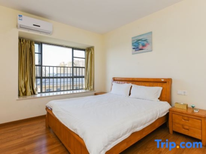 1 Bedroom Apartment with lake view