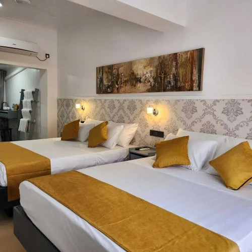 Deluxe Quadruple room with city view