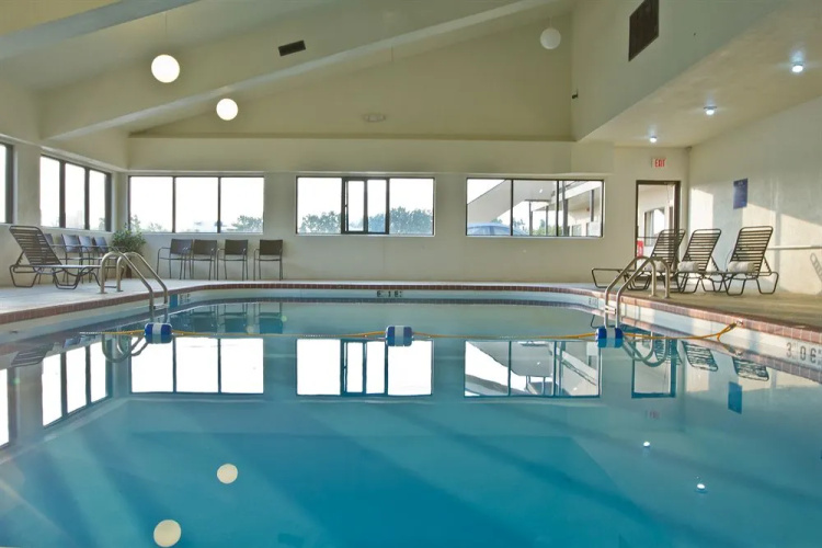 Greenlight Inn & Suites
