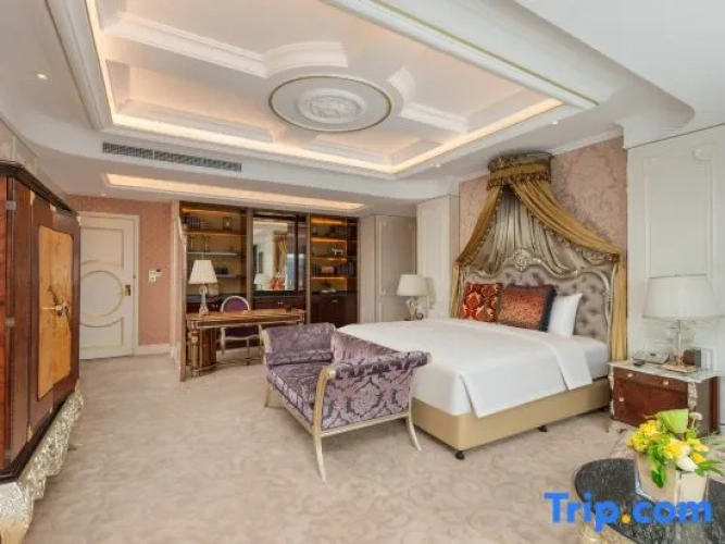 Luxury Suite