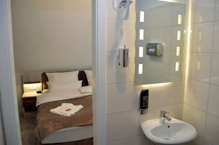 Deluxe Double room with city view