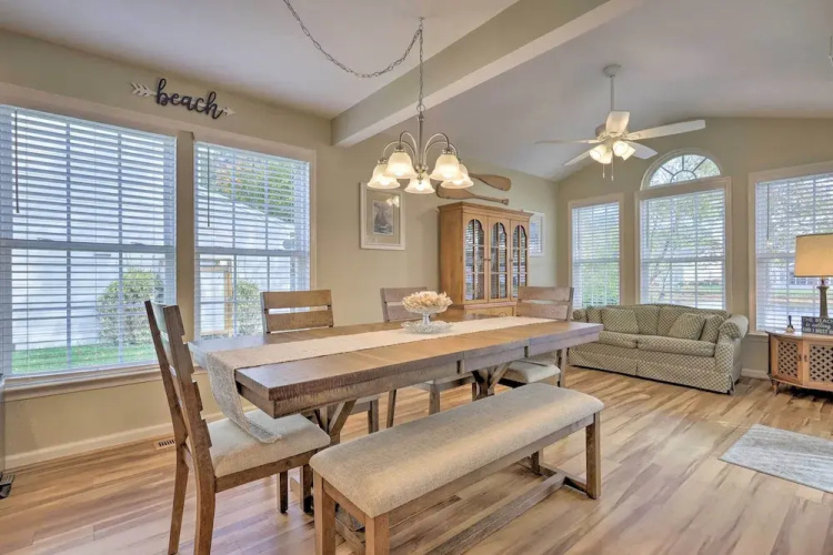 3 Mi to Bethany Beach: Gem w/ Deck & Pool Access