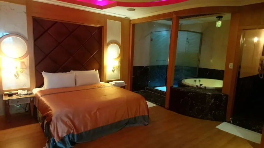 Classic Quadruple Suite