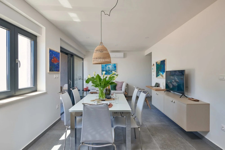 Irena Apartments