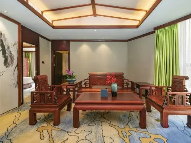 Yichen Hongmu Hotel