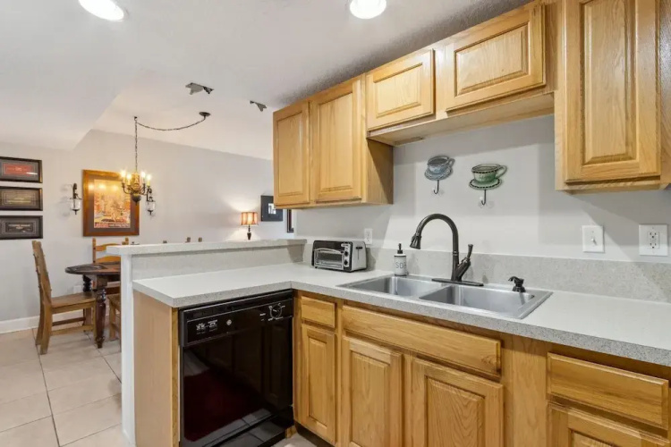 Vintage Ocean View Paradise - 1BR - Beachfront