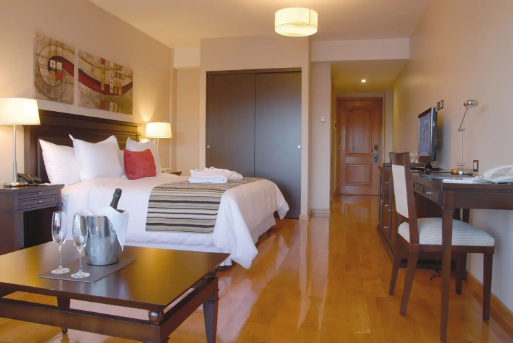 Alma del Lago Suites & Spa