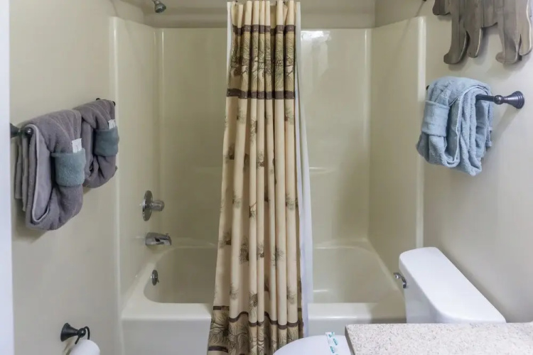 1 Mi to Dtwn Pigeon Forge! Mtn-view Gem w/ Balcony