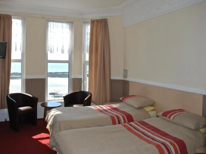 Standard Twin room with sea view