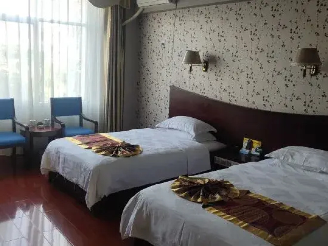 Pu'er Tianyi Hotel