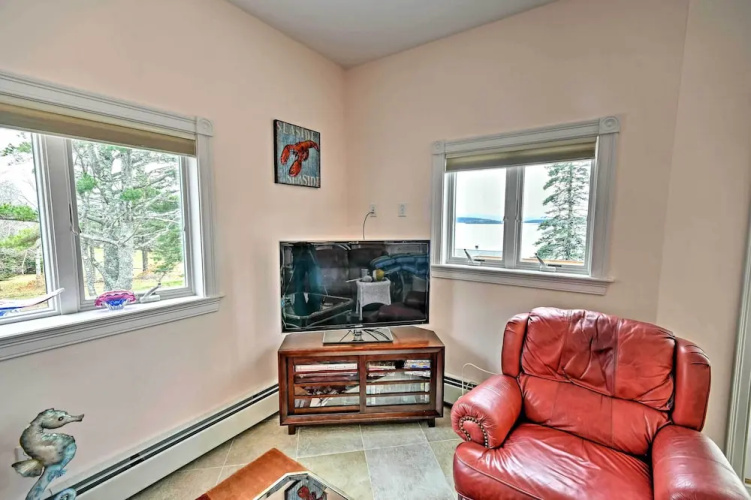 Oceanfront Sullivan Cottage on 6 Acres w/ Kayak!