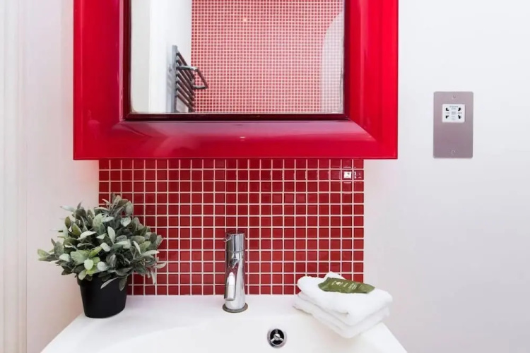 Lovely, Spacious 1BR Central Flat