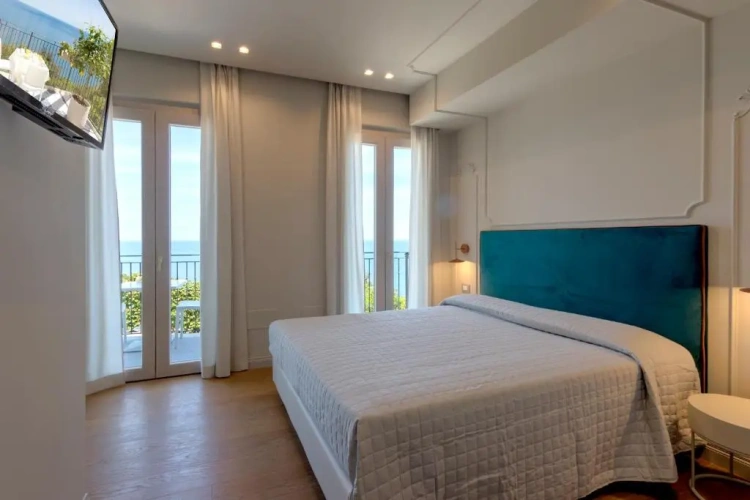 Deluxe Double room with balcony and with sea view
