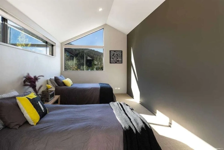 3 Bedrooms Cottage with balcony