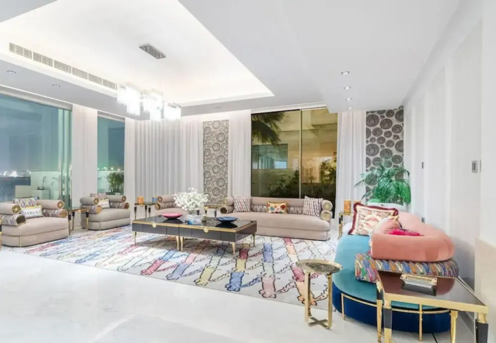Beachfront 5BR Villa w Jacuzzi Pool on the Palm