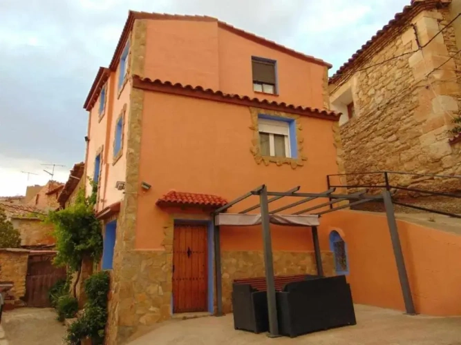 4 Bedrooms Cottage