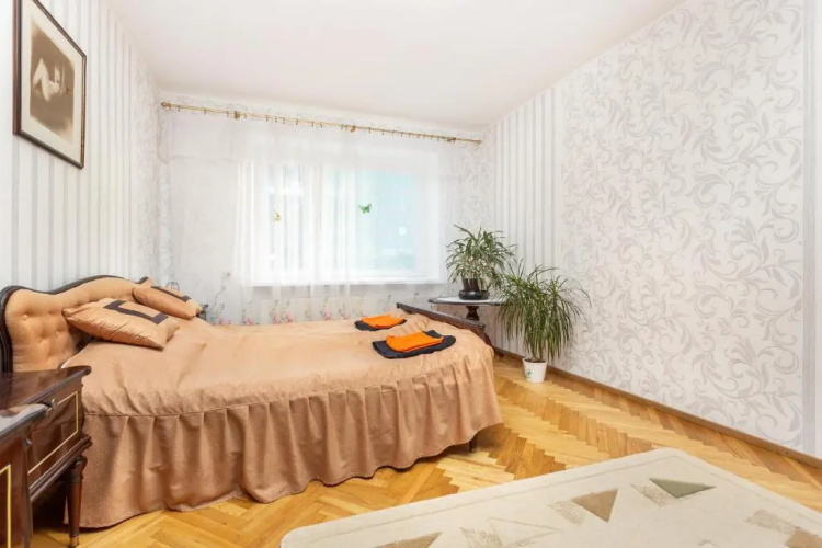 3 room central apartmend 90m2 free parking