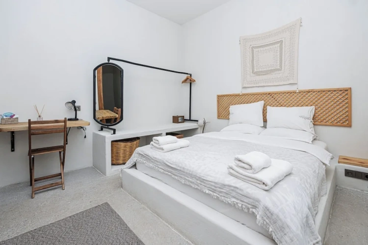 1 Bedroom Business room with balcony