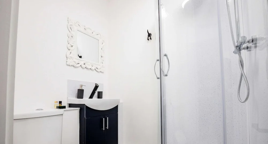 Host Stay Croydon Road Abode