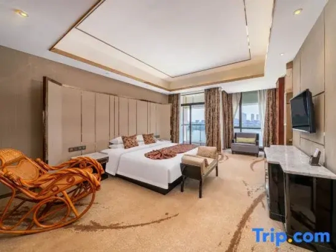 Executive Suite with balcony and with lake view