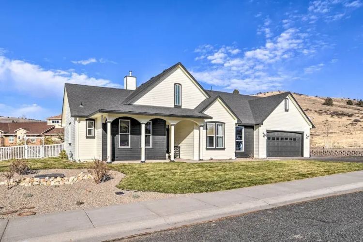 Alluring Home w/ Fire Pit < 1/2 Mi to Oit!