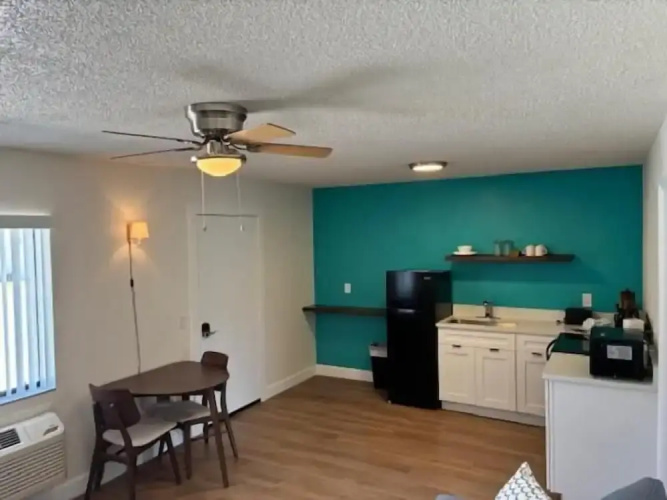 Sea Breeze Inn