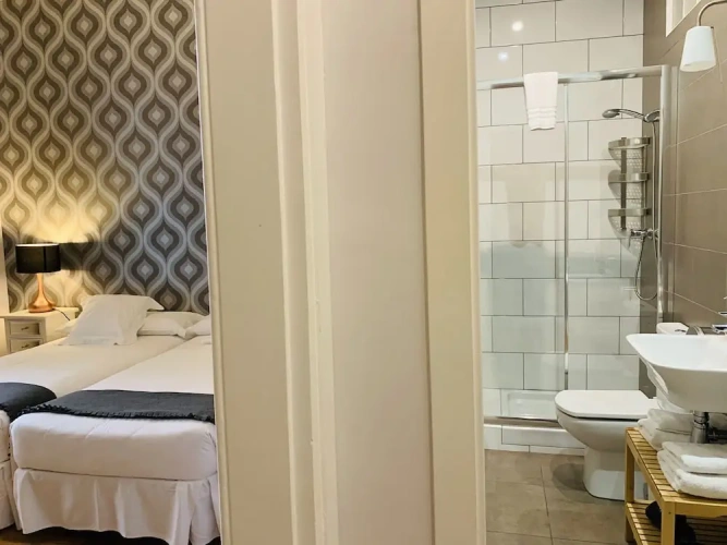 Standard Twin room with balcony
