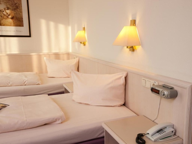 Standard Triple room