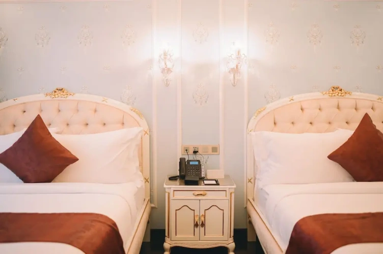 Deluxe Quadruple room with city view