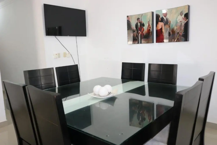 3 Bedrooms Apartment