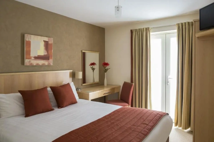 2 Bedrooms Apartment