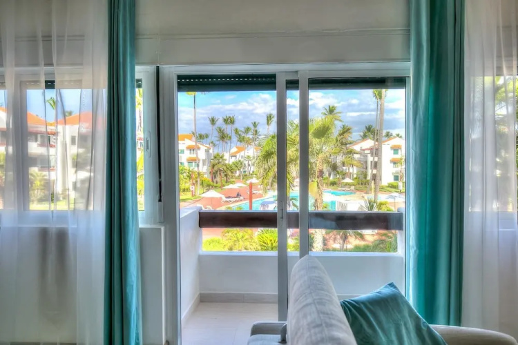 Chic Beach Apartment for Couples S-H203