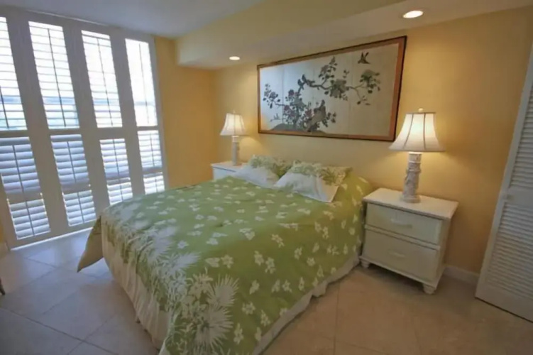 335 El Matador 1 Bedroom Condo by RedAwning