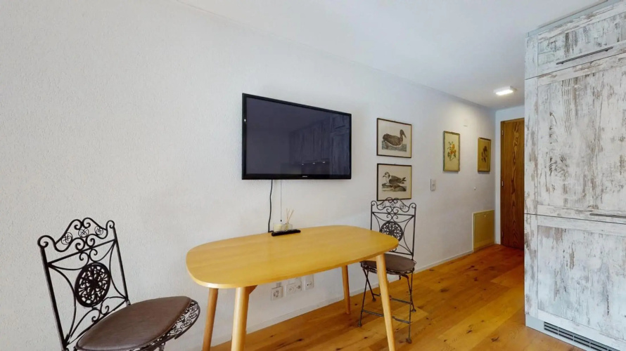 Bright studio with balcony & view to the Matterhorn