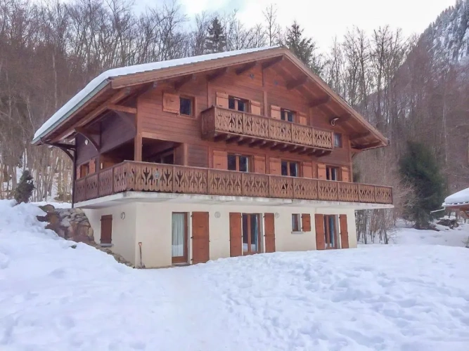 5 Bedrooms Villa