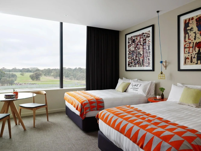 Larwill Twin room with park view