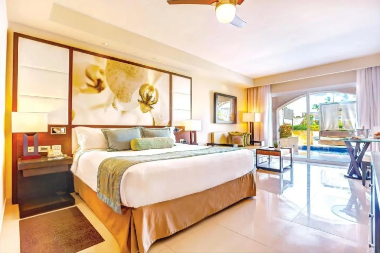 Luxury Diamond Club room