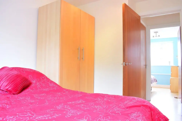 Bright 4 Bed Flat In Stepney Green