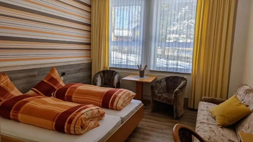 Standard Triple room